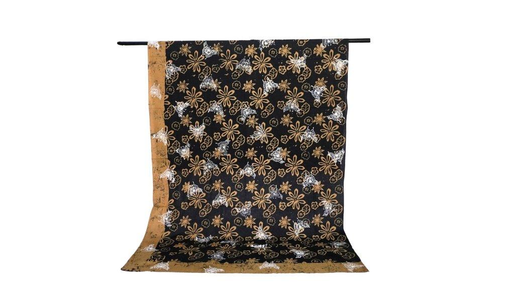 Kain Batik Motif Bunga Kupu Coklat Hitam dari Batik Tresna Dharma