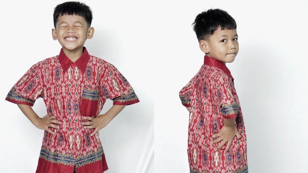Kemeja Batik Anak Motif Tenun Warna Merah dari Malessa Fashion Craft