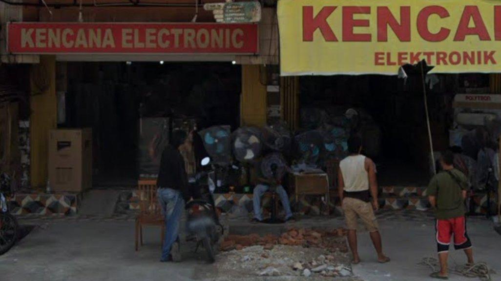 Foto Toko Kencana Electronic di Dumai Kota, Dumai Timur, Kota Dumai, Riau 28826, yang diambil Google Maps pada Juni 2024.