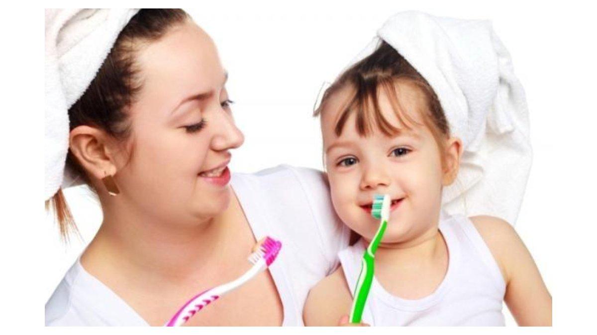 Lakukan Gosok Gigi Bersama-sama