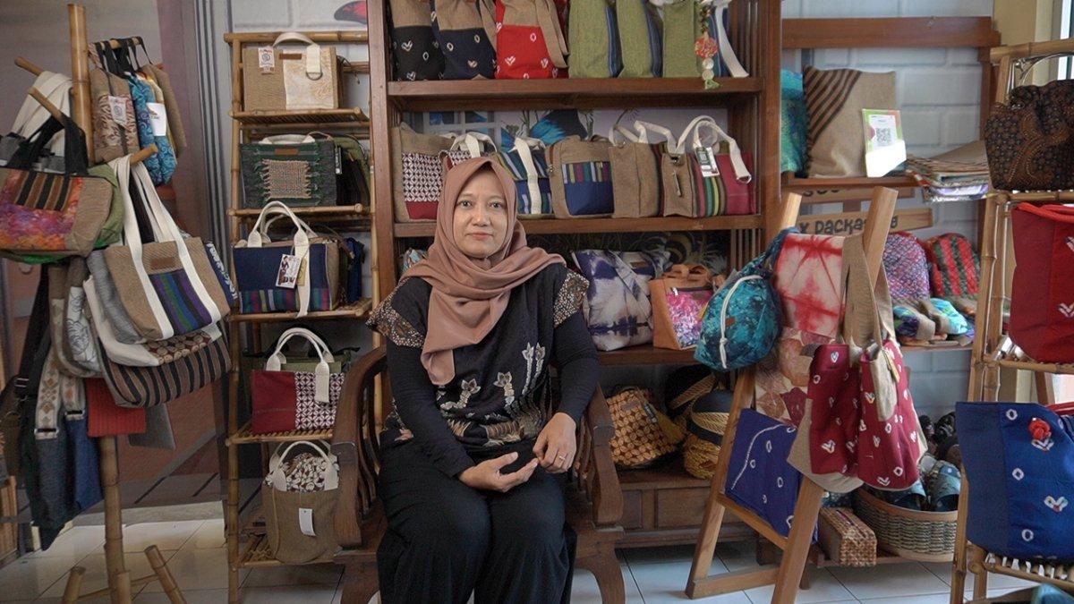 Inovasi Tas Goni Mix Kain Tradisional Sudah Ekspor hingga Pasar Mancanegara - Tribunshopping.com