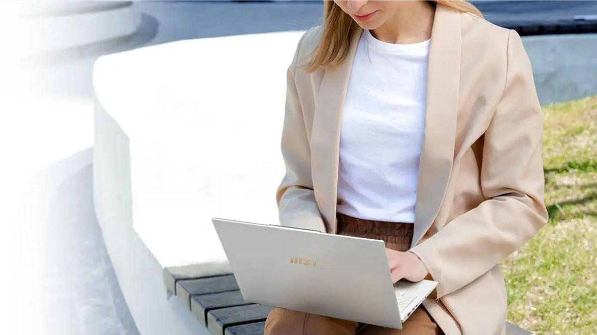 Ilustrasi laptop ultrabook MSI Prestige 13 AI Evo yang bisa punya ketahanan daya baterai kuat