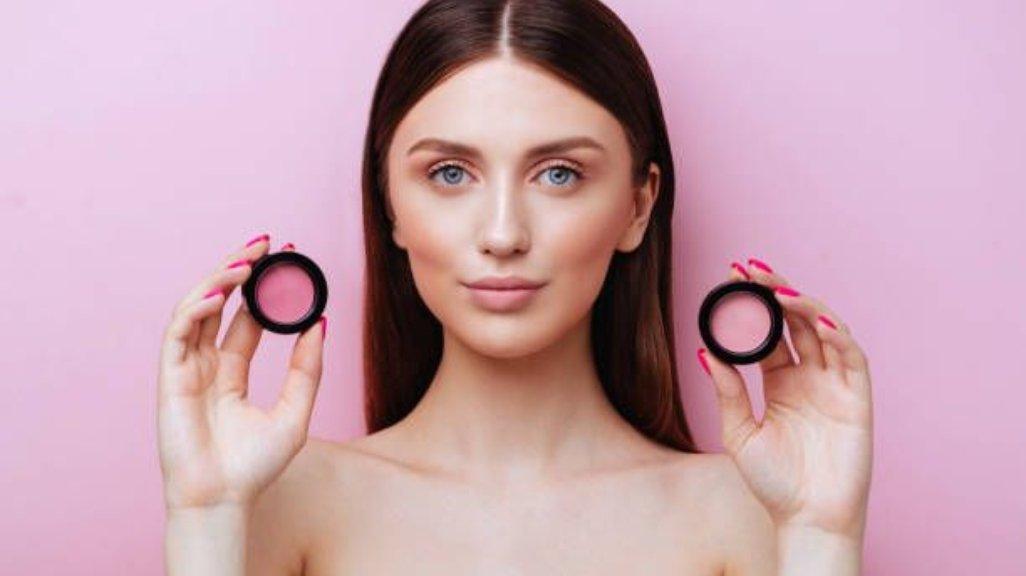 Pilih jenis blush on sesuai dengan skin type untuk hasil maksimal (grid.id)