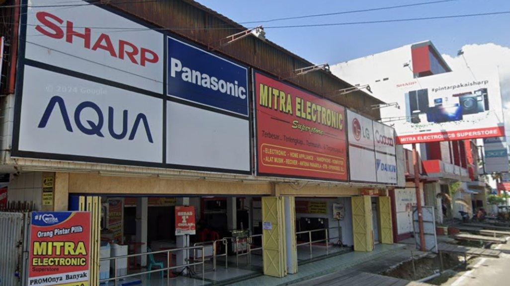 Foto Mitra Electronic Superstore di Jl. Nani Wartabone No.56, Ipilo, Kecamatan Kota Tim., Kota Gorontalo, Gorontalo 96112 yang diambil Google Maps pada Desember 2023.