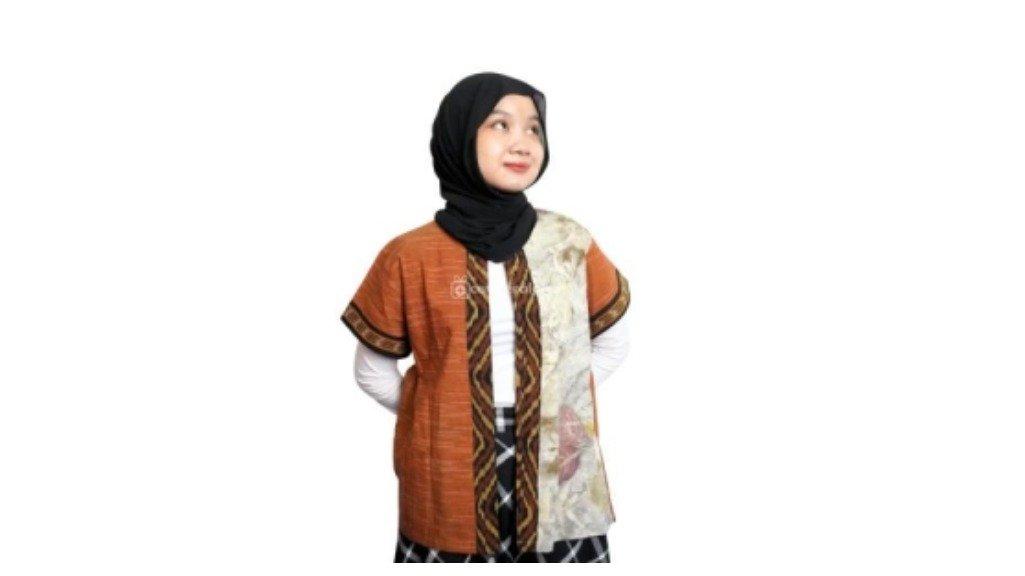 Outer Kombinasi Tenun Troso dan Ecoprint Natural