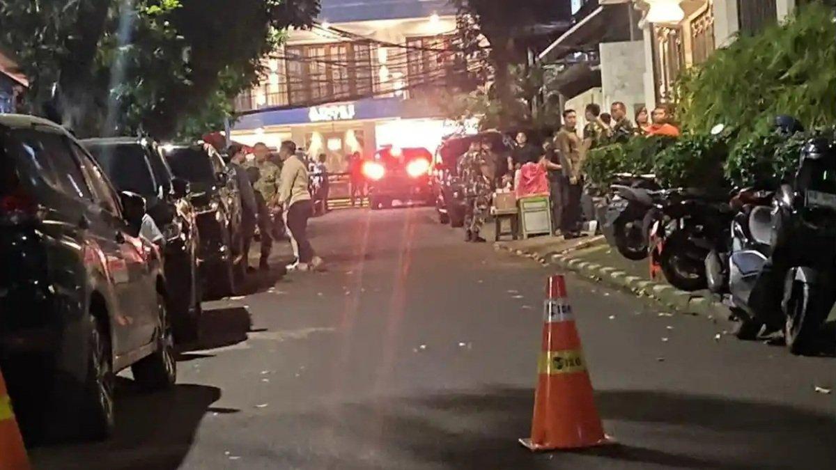 Temuan Brankas Rp476 Miliar dan Rumah Jampidsus Dijaga TNI Ramai Dibahas, Simak Updatenya di TribunX - Tribunshopping.com