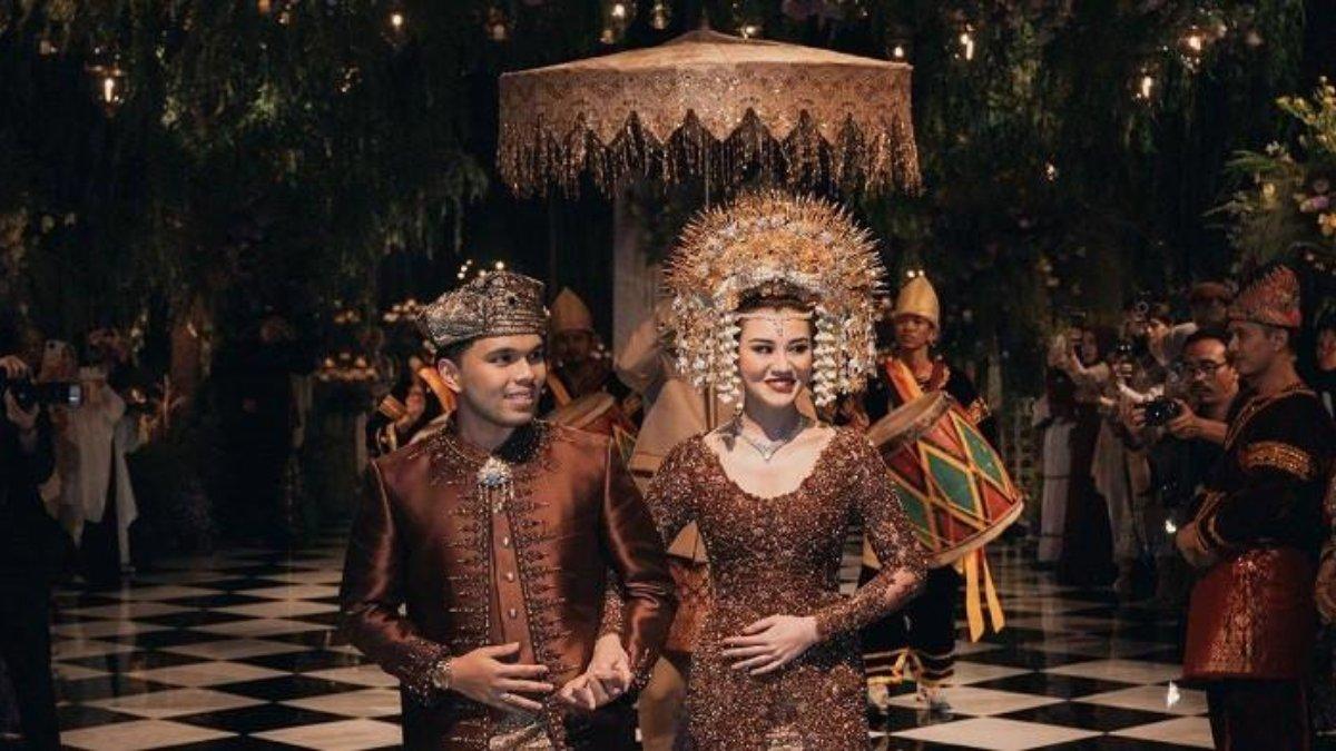 Intip 5 Kerajinan Hiasan Kepala Khas Indonesia yang Dipakai saat Pernikahan - Tribunshopping.com