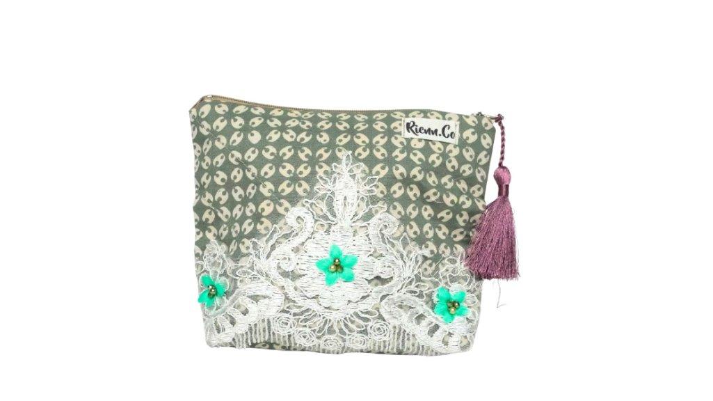 Pouch Make Up Batik Aplikasi Brokat dari Boutique by Ayaafa