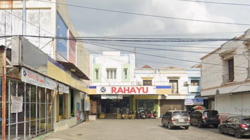 Foto Toko Rahayu Elektronik di Jl. Jenderal Sudirman No.43, Mergelo, Jagalan, Kecamatan Magersari, Kota Mojokerto, Jawa Timur 61312 yang diambil Google Maps pada Februari 2025.