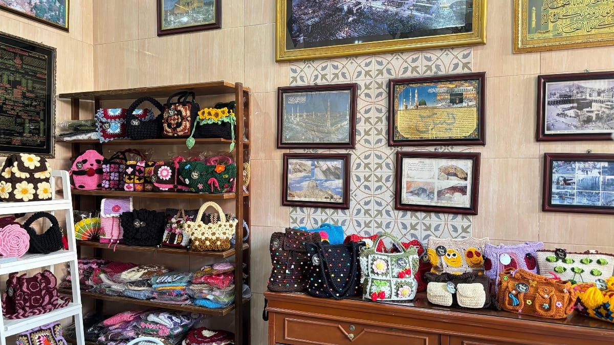 Produk Handmade Rajut Begini Proses Pembuatan Produk Handmade Rajut Ruang Tamu, Dari Benang ...