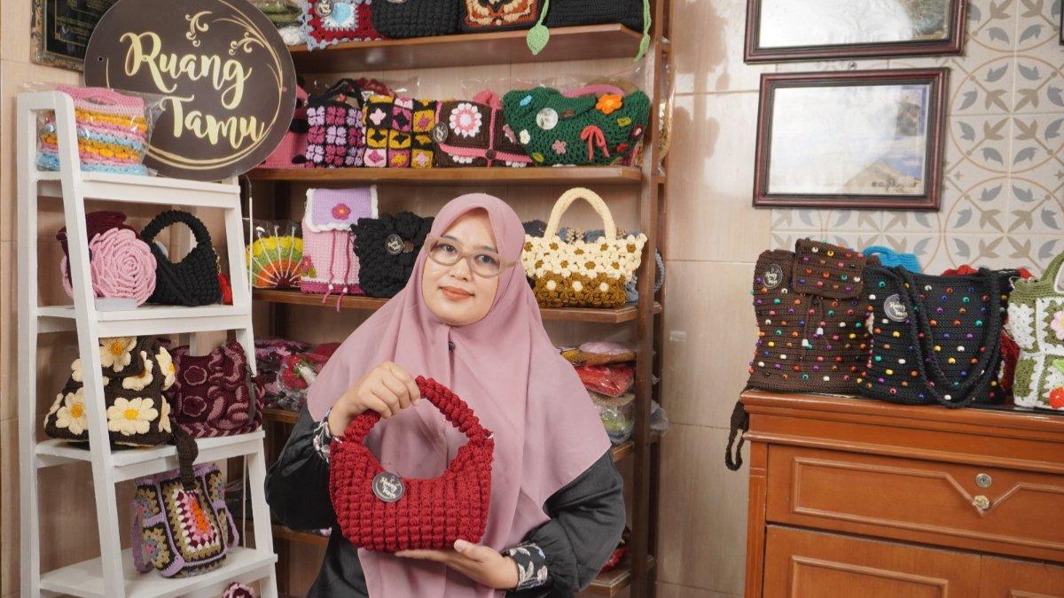 Berawal dari Merajut di Ruang Tamu, Kini Sukses Bangun Bisnis Rajut Raup Ratusan Ribu - Tribunshopping.com