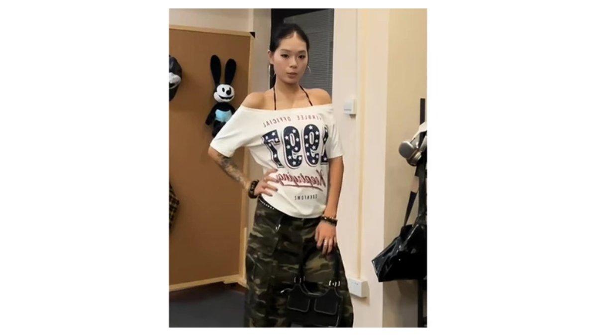 SOSO putih Gaya jalanan Amerika Tshirt Y2K Asymmetrical Offshoulder Top AHS Streetwear