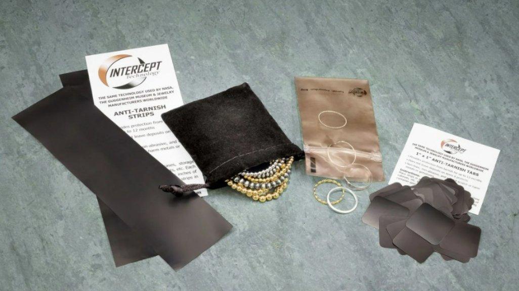 Strip Anti Tarnish yang bisa menghindarkan gesekan perhiasan terhadap plastik langsung.