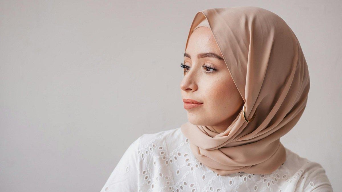 5 Ide Styling Hijab yang Elegan dan Sederhana untuk Aktivitas Sehari-hari
