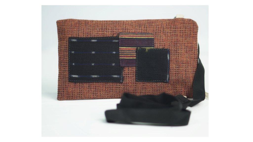 Tas HP Bahan Goni Sintetis dengan Hiasan Batik Khas Solo dari Malessa Fashion Craft