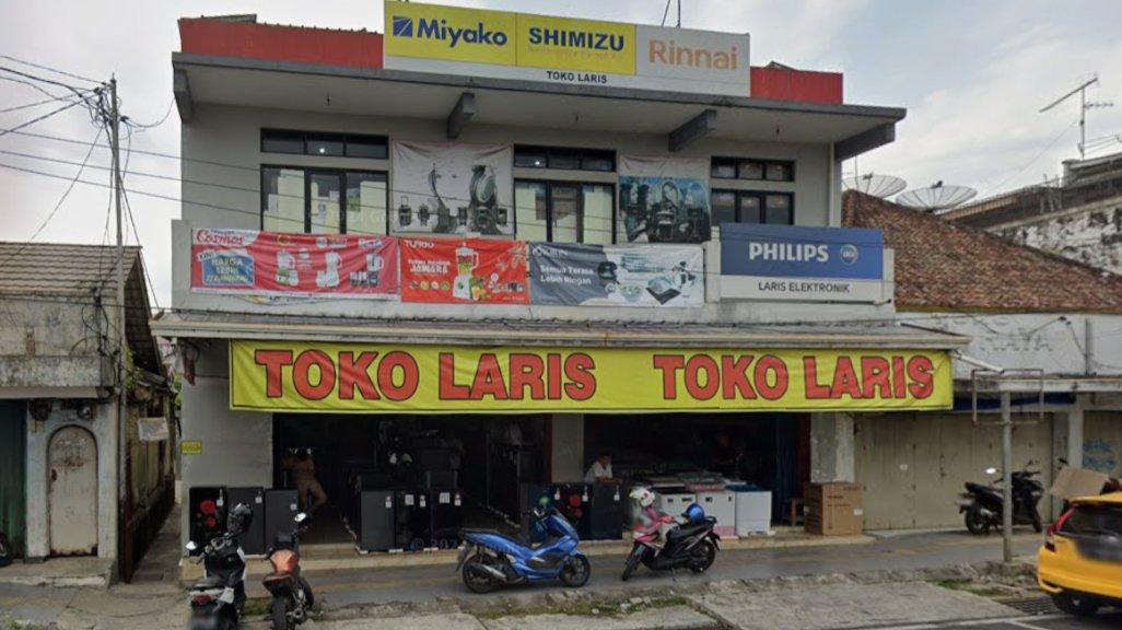 Foto Toko Laris Elektronik Sumedang di Jl. Prabu Geusan Ulun, Regol Wetan, Kecamatan Sumedang Selatan, Kabupaten Sumedang, Jawa Barat 45311, yang diambil Google Maps pada Oktober 2024.