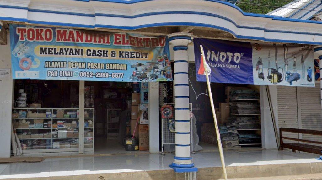 Foto Toko Mandiri Elektronik di Jl. Raya Bandar, RT.02/RW.01, Krajan, Bandar, Kecamatan Bandar, Kabupaten Pacitan, Jawa Timur 63583, yang diambil Google Maps pada Oktober 2025.