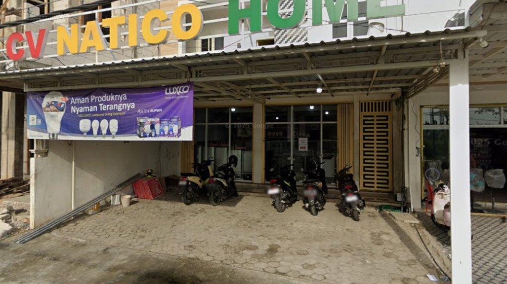 Foto Toko Natico Home Elektronik di Jl. Kusuma Bangsa, Pliyan, Tanggumong, Kecamatan Sampang, Kabupaten Sampang, Jawa Timur 69216, yang diambil Google Maps pada Maret 2025.