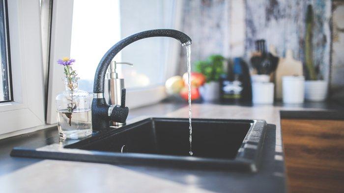 5 Bahan yang Dapat Digunakan untuk Bersihkan Bak Cuci Piring Berbahan Stainless Steel di Rumah