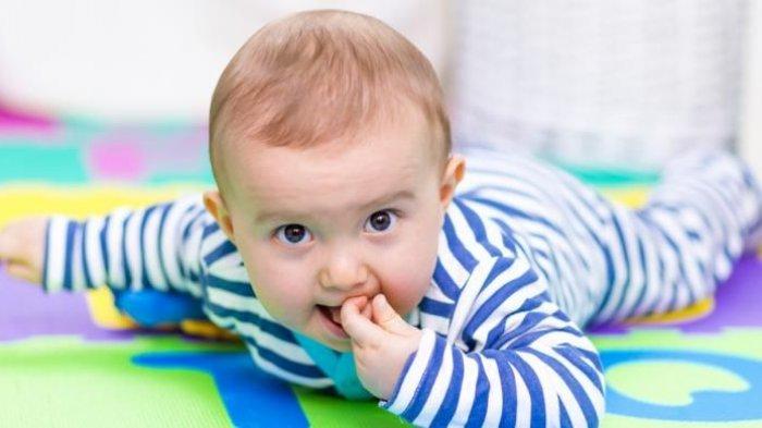 Ilustrasi tips menjaga suhu tubuh bayi tetap stabil di musim pancaroba
