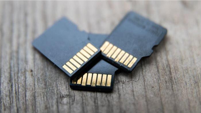 Ilustrasi microSD Card, kartu memori yang umum dipakai untuk memperluas penyimpanan HP