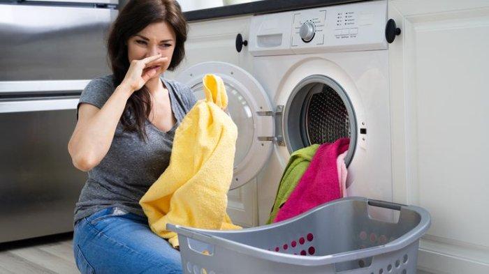 5 Tips Supaya Pakaian Bebas Bau Apek Saat Musim Hujan, Proses Mencuci Sangat Berpengaruh