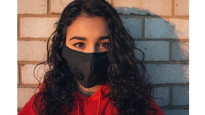 5 Rekomendasi Produk Make Up yang Anti Luntur dan Transfer ke Masker