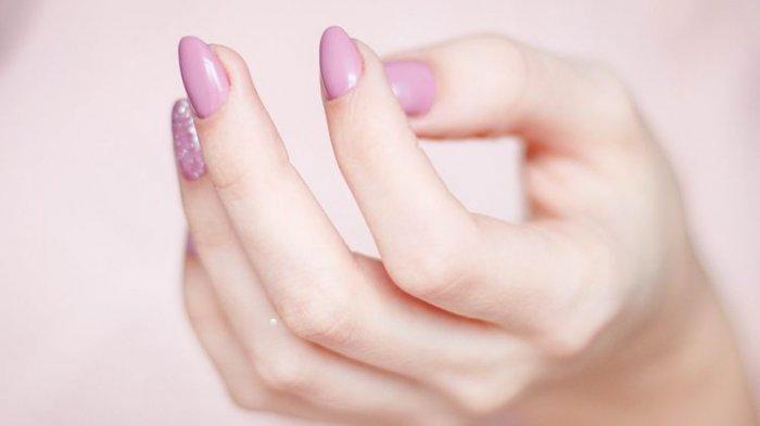Sering Memakai Kuteks? Imbangi dengan Vitamin Kuku agar Tidak Mudah Patah dan Rapuh