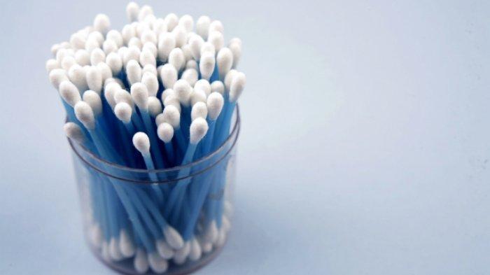 manfaat lain cotton bud selain membersihkan telinga yang kotor, termasuk mengatasi noda sepatu