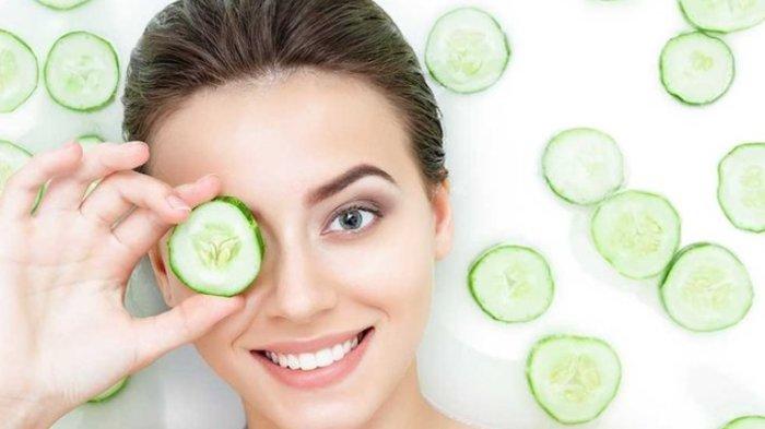 7 Bahan Alami Paling Ampuh Mengatasi Mata Panda, Salah Satunya Mentimun