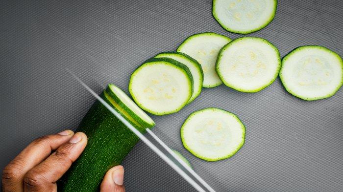 Berbagai cara menyimpan mentimun secara tepat.