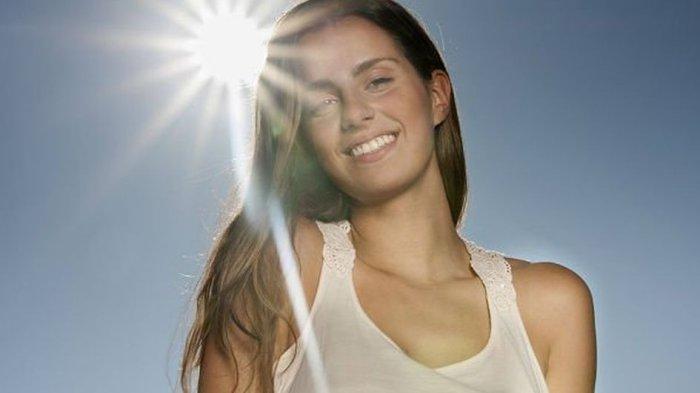 Sunscreen Spray, Stick, dan Lotion, Mana yang Paling Ampuh Melindungi Kulit dari Sinar UV?