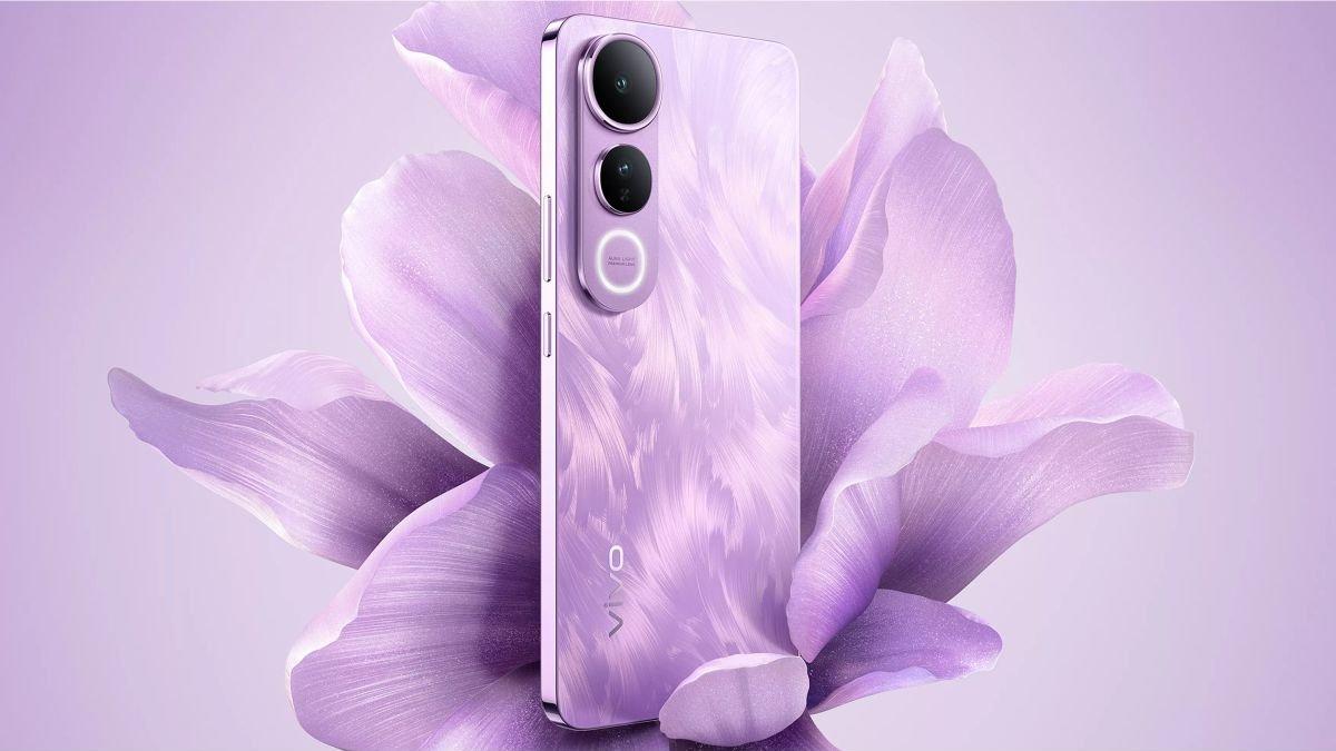 vivo V50 Lite 4G dalam varian kelir So Purple, resmi di Indonesia dengan banderol Rp 3 jutaan.