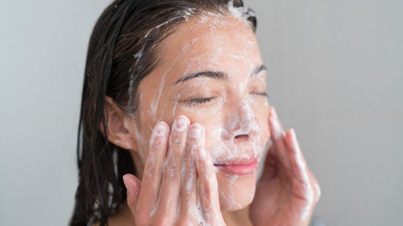 20-Daftar-Facial-Foam-yang-Dilengkapi-Busa-Melimpah-Efektif-Bersihkan-Wajah-dengan-Optimal.jpg