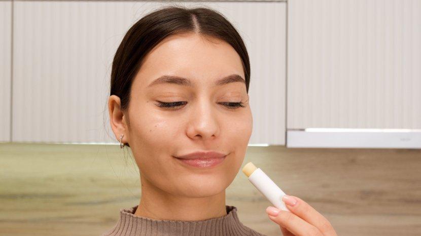 20-Daftar-Lip-Balm-Formula-Baru-yang-Tidak-Bikin-Kering-Pecah-pecah-se.jpg