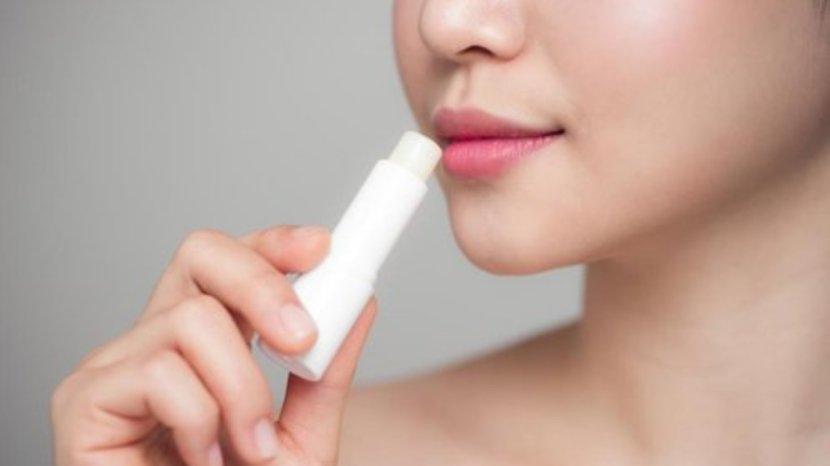 20-Daftar-Lip-Balm-Super-Melembapkan-Tidak-Bikin-Bibir-Kering-dan-Pecah-pecah-srhe.jpg