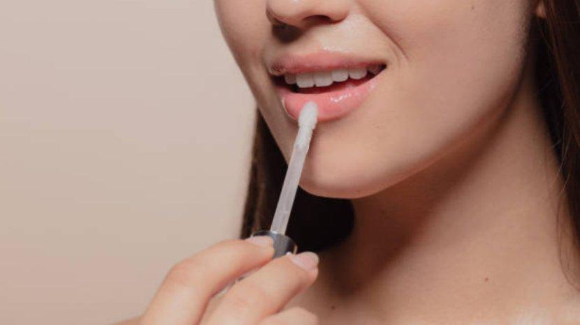 20-Daftar-Lip-Gloss-yang-Cocok-Kamu-Pakai-untuk-Sehari-hari.jpg