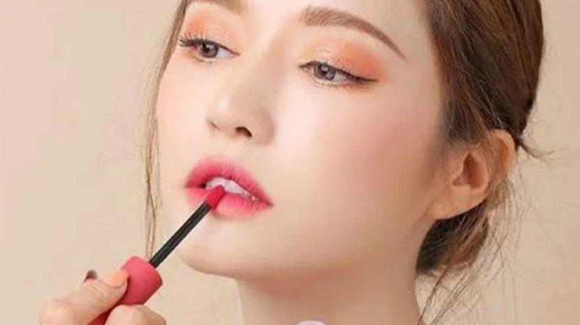 20-Daftar-Liquid-Lipstick-yang-Tahan-Lama-Digunakan-Saat-Makan.jpg