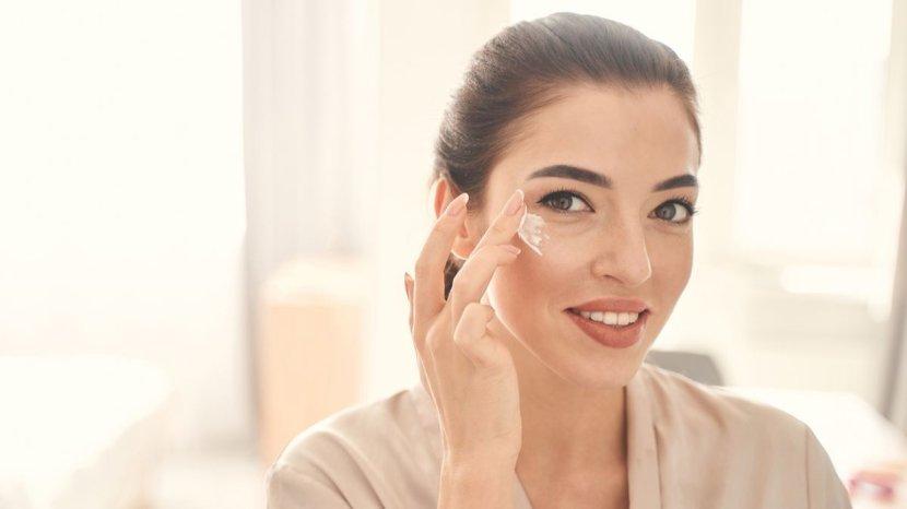 20-Daftar-Serum-untuk-Anti-Aging-yang-Bagus-Dipakai-Mulai-Usia-20-an-2.jpg