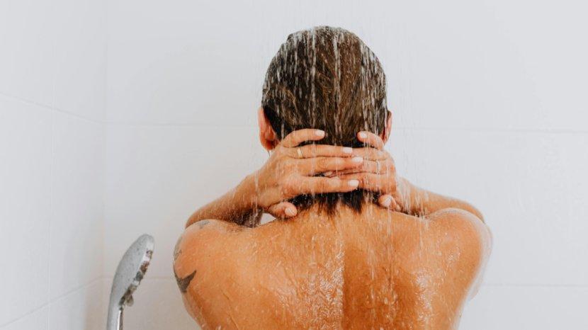 20 Daftar Shampoo Bebas SLS untuk Cegah Rambut Kering