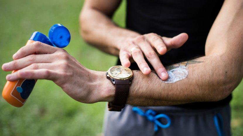 20-Daftar-Sunscreen-Badan-yang-Efektif-Mleindungi-Kulit-di-Bawah-Terik-Matahari-d.jpg