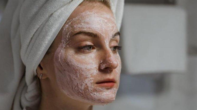 25-Daftar-Masker-Wajah-yang-Manjur-untuk-Hilangkan-Komedo-dan-Tekstur-Kasar-di-Wajah-sr.jpg
