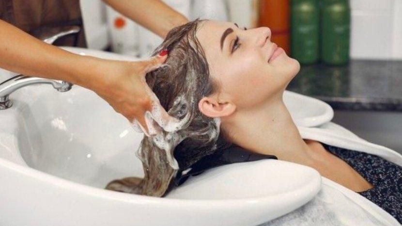 30 Daftar Shampoo untuk Rambut Kering, Tidak Bikin Kusut dan Bercabang