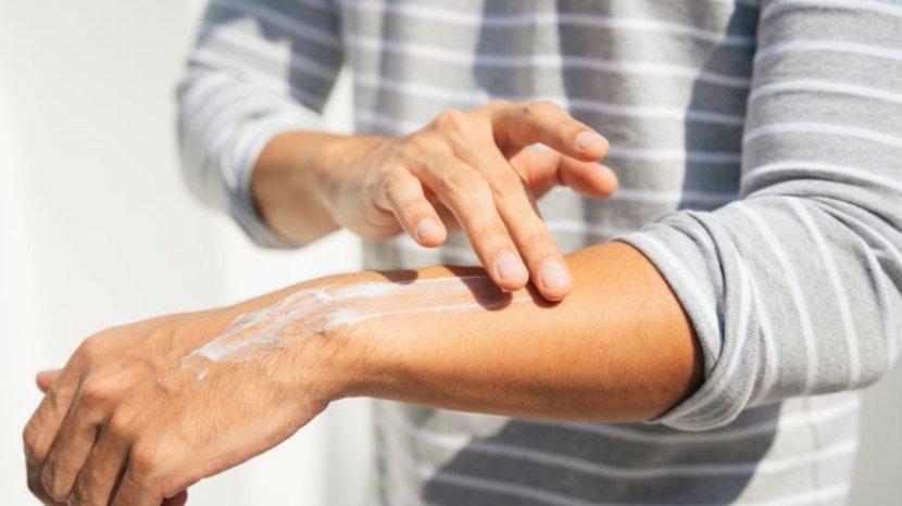 4 Rekomendasi Body Serum Pencerah, Ampuh Atasi Kulit Tangan Belang