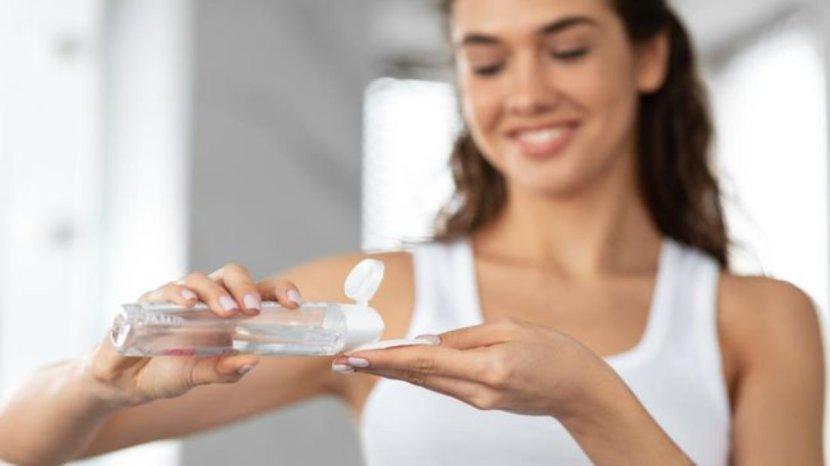 4 Rekomendasi Micellar Water Oil-Infused Terbaik untuk Bersihkan Makeup Waterproof