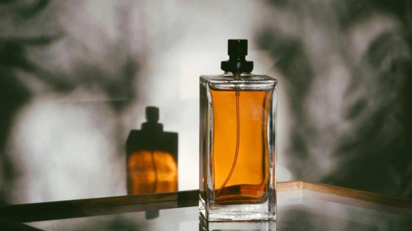 4 Rekomendasi Parfum Pria yang Awet untuk Lebaran: Wangi Segar Hingga Bold