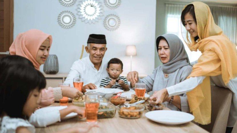 Mulai Menyiapkan Outfit Lebaran? Ketahui 4 Tips Matching Memilih Seragam Keluarga