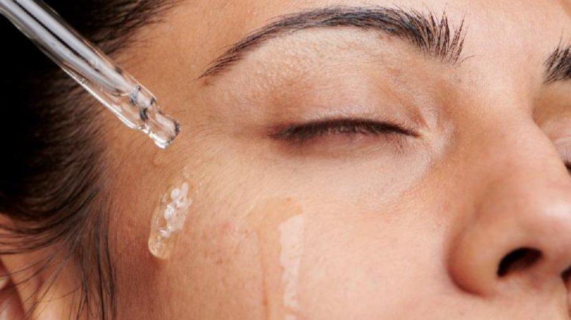 4 Urutan Tepat Skincare Malam Pakai Produk Tretinoin, Aman Tidak Bikin Iritasi