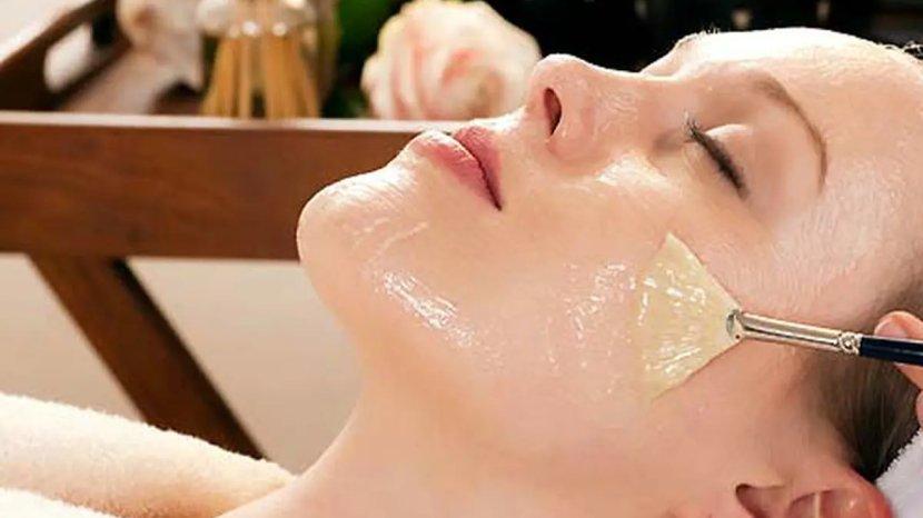 5-Manfaat-Peeling-Wajah-Kulit-Lebih-Glowing-yang-bikin-PD-Walau-Tanpa-Makeup.jpg