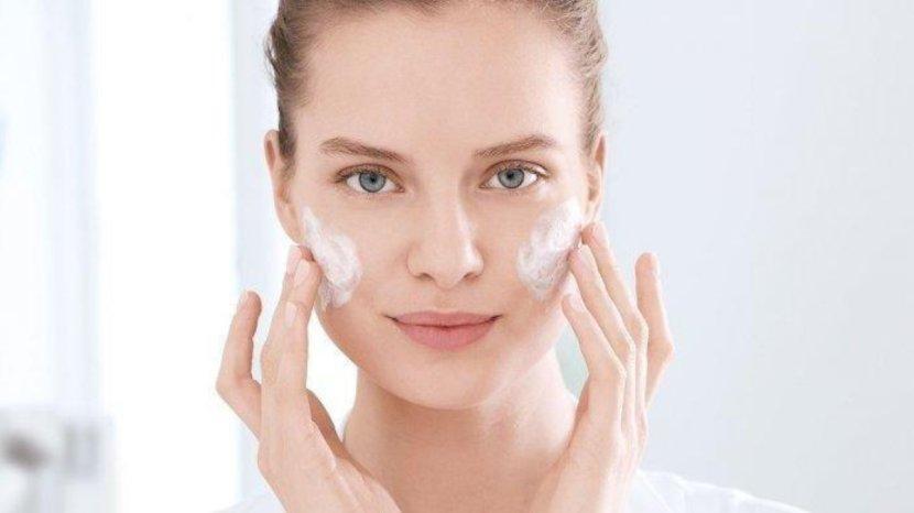 5-Manfaat-Skincare-yang-Mengandung-Panthenol-untuk-Kulit-Wajah-Bisa-Bikin-Glowing.jpg